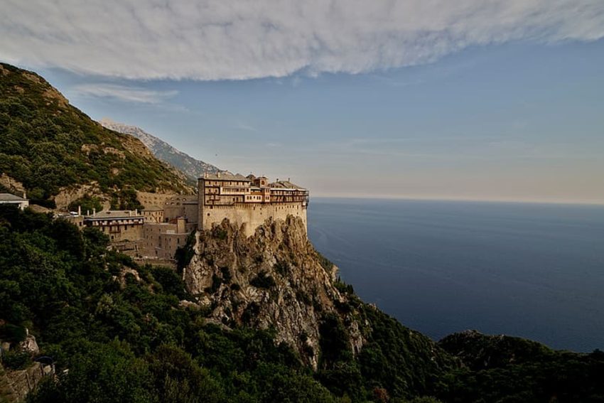 5 Beautiful Monasteries to visit in Greece